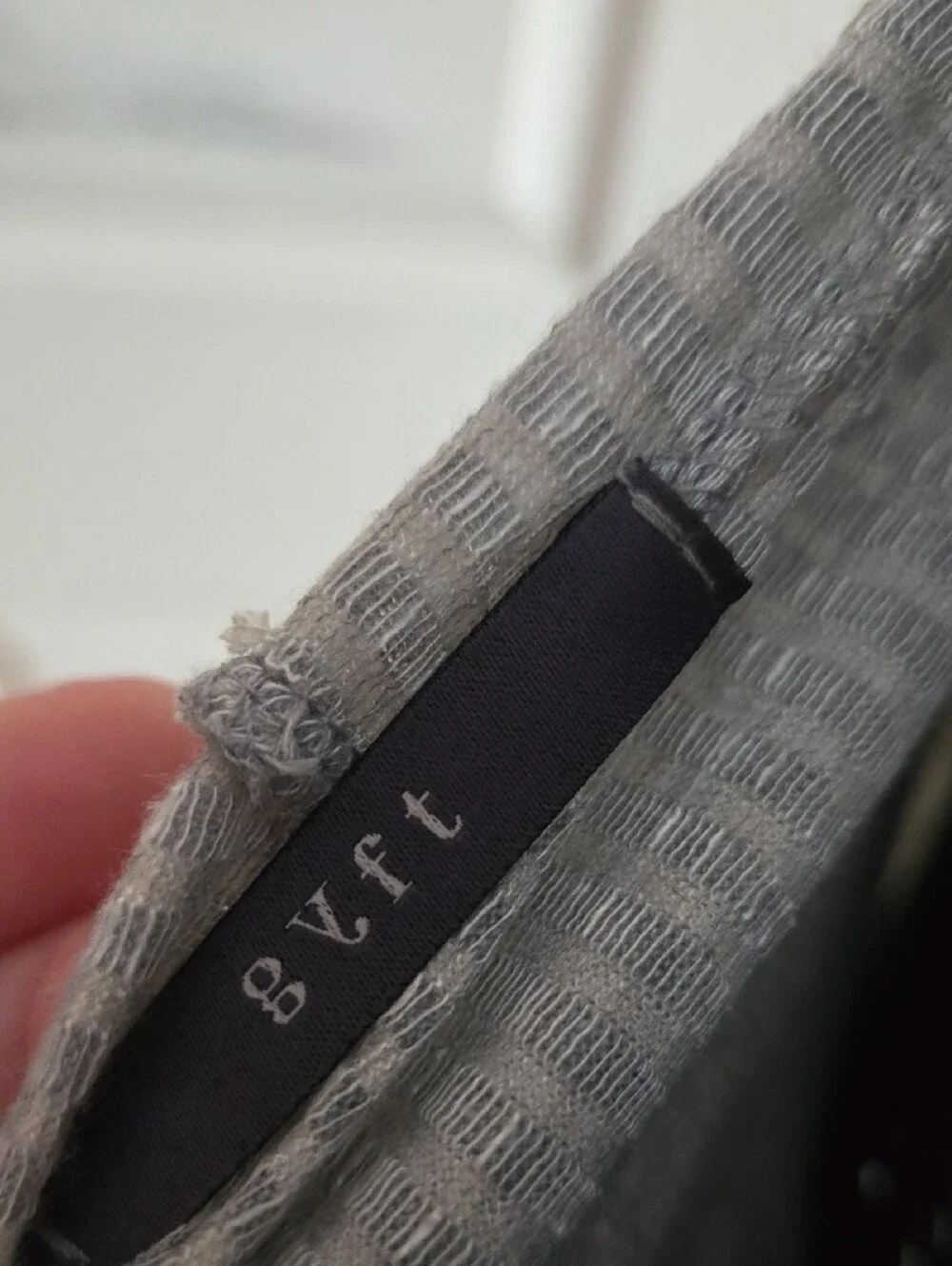 Gyft Light Gray And White Ribbed V-Neck Tee With Hoodie